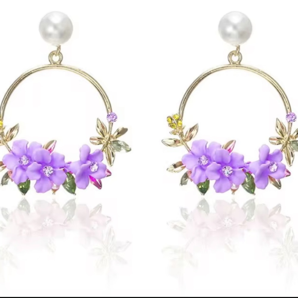 Fashion Jewelry Gold Floral Earrings with Lilac and Green Accents. - Picture 10 of 11